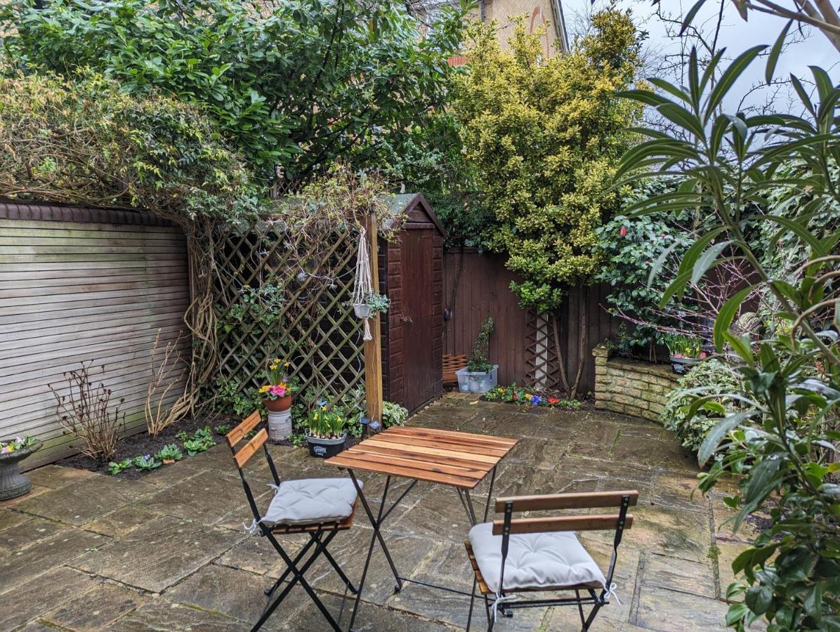 Cosy House With A Garden Londres Exterior foto