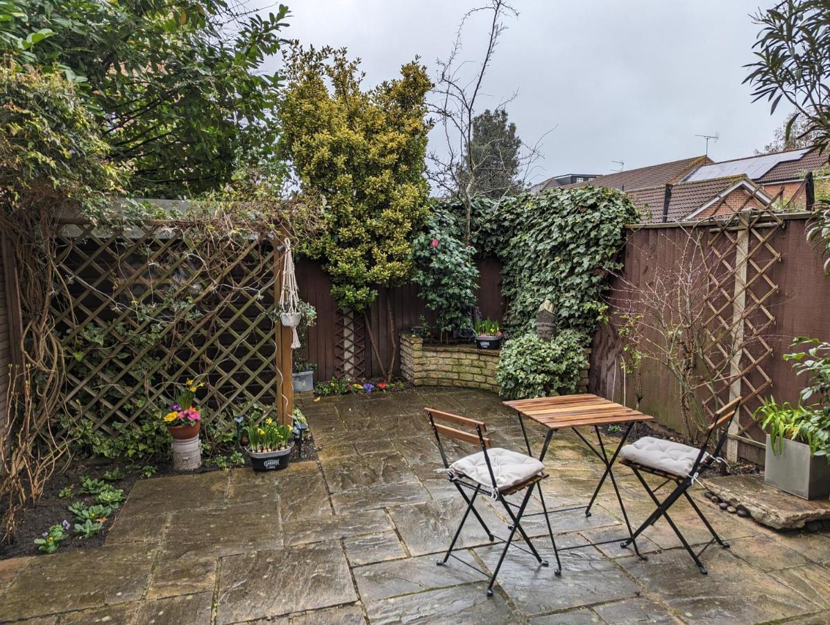Cosy House With A Garden Londres Exterior foto